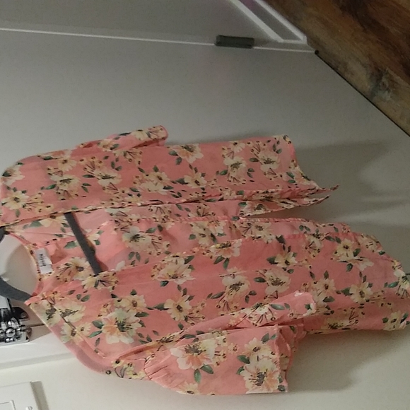 Speechless floral Blouse - Picture 2 of 2